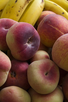 melocotones, pl&aacute;tanos y paraguayas