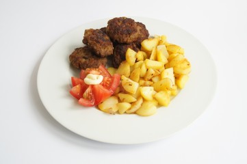 Buletten und Bratkartoffeln