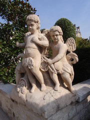 Fototapeta na wymiar Statues d'Anges du cimetière de Neuilly