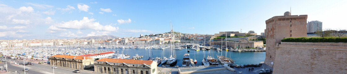 Fototapeta na wymiar panorama du port de Marseille