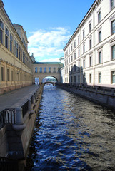 Fototapeta na wymiar Canal dans Saint-Petersbourg