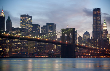 Fototapeta na wymiar Brooklyn Bridge and Manhattan Skyline
