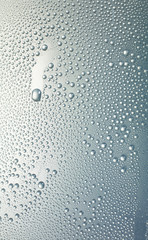 Wasserfond mit Tropfen 7