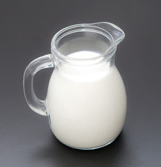 Obraz na płótnie Canvas brocca di latte