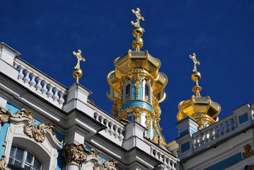 Fototapeta na wymiar Les bulbes du palais de Tsarkoie Selo