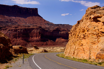 Drive through Glen canyon