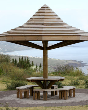kiosque de pique-nique en bois