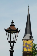 Fototapeta na wymiar Laterne und Kirchturm