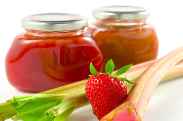 Erdbeer- und Rhabarbermarmelade