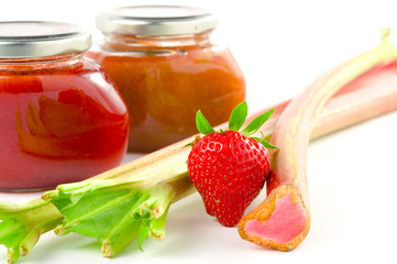 Erdbeer- und Rhabarbermarmelade