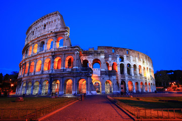 Fototapeta na wymiar Colosseum in Twilight