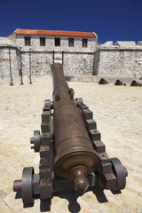 Fototapeta na wymiar cannone nella fortezza