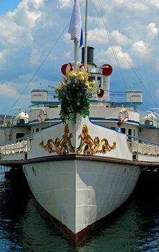 Intercity transport ship in Zurich see