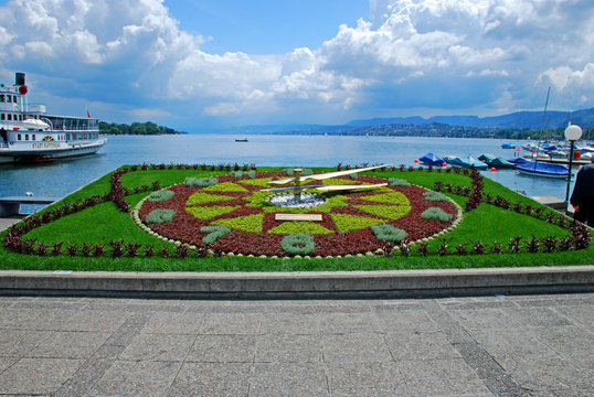 Beautyful clock of the Zurich lake port