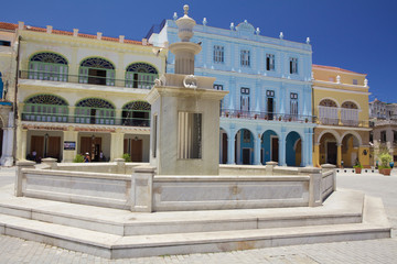 Fototapeta na wymiar Fontanna na Rynku Starego Miasta, Hawana