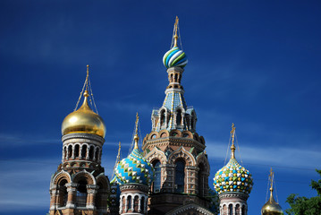 Fototapeta na wymiar ¯arówki kościoła Krwi rozlane w Sankt Petersburgu