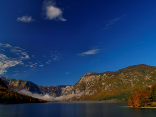Naklejka premium Mountain lake