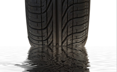 Autoreifen mit Profil Aquaplaning