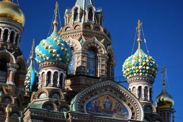 Fototapeta premium Les bulbes du Sang-Versé de Saint Petersbourg