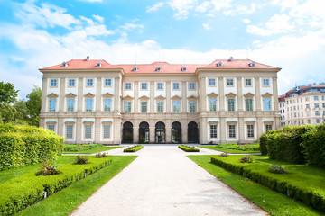 Fototapeta na wymiar Liiechtenstein Muzeum z pięknym parku w Wiedniu