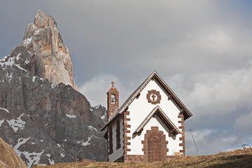 Kapelle mit Cimon d Pala