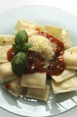Ravioli al pomodoro