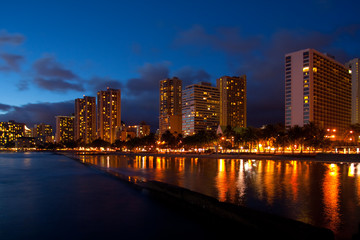 Fototapeta na wymiar Waikiki Beach at Dusk