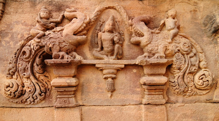 Fototapeta na wymiar The ruins ancient hindu temple in Pattadakal, India