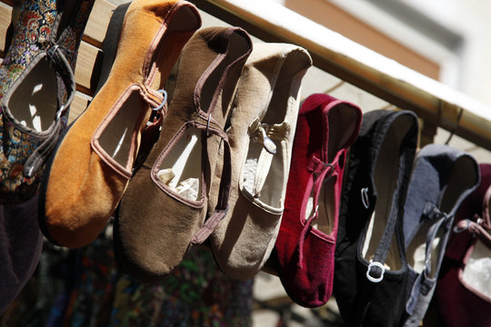 Zapatillas en El Rastro de Madrid