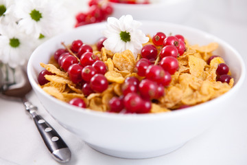 Cornflakes with red currant