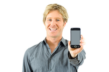 junger Mann präsentiert Smartphone