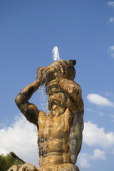 Detalle Fuente Tritón en la Plaza de Barberini Roma