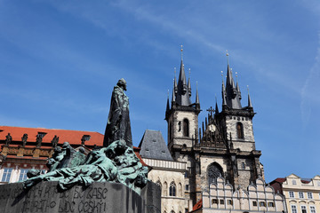 Fototapeta na wymiar Prag, Altstädter Pierścień, Kirche Tyn