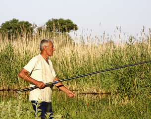 Рыбак с удочкой