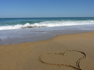Fototapeta na wymiar coeur sur le sable #1