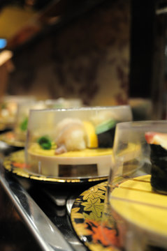 Conveyor belt sushi