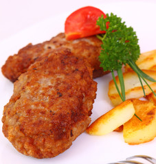 hackfleisch-frikadellen mit bratkartoffeln