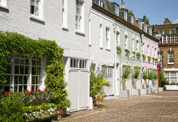Fototapeta na wymiar Przytulne Mews domy w Notting Hill