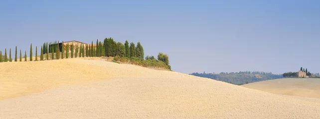 Wandaufkleber Idyllic landscape in the Tuscan hills, Italy, Europe © annavee