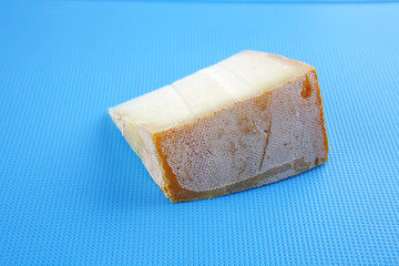light gauda on blue