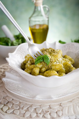 pesto gnocchi - gnocchi al pesto