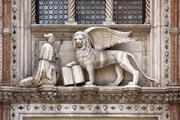 sculpture above the Porta della Carta at the Doges palace