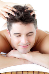 Obraz na płótnie Canvas Jolly man receiving a head massage