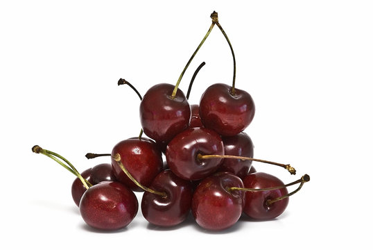Mont&oacute;n de cerezas.
