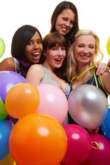 Fototapeta na wymiar Vier Frauen feiern eine Party