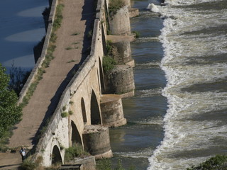 Puente románico en el río Duero en Toro (Zamora)