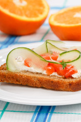 Toast with vegetables and fish