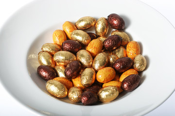 Pâques-Oeufs marron orange