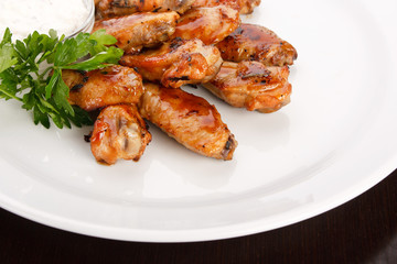 Chicken wings with sauce