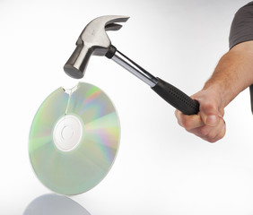 martello che rompe cd